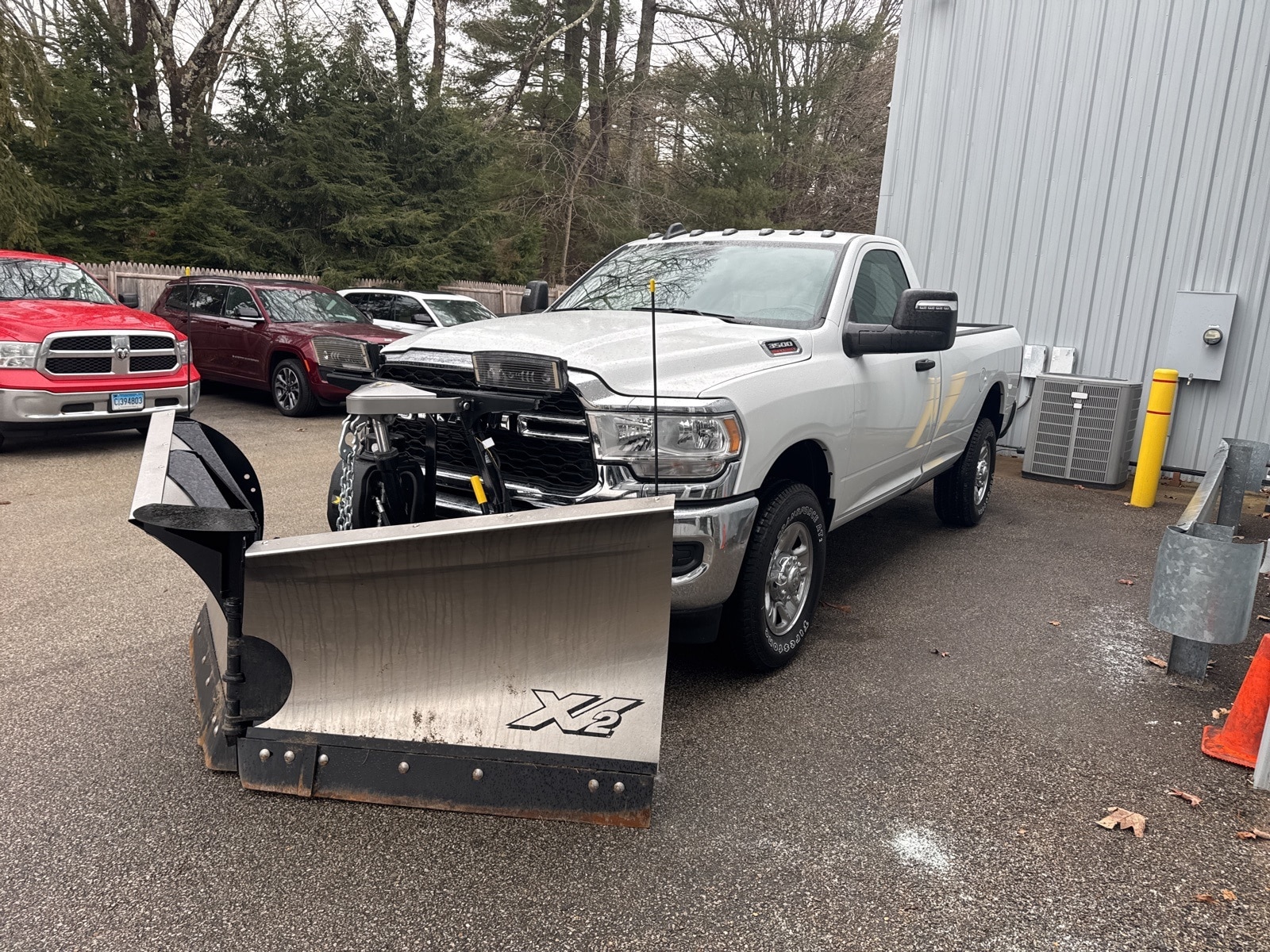 2024 Bright White Ram 3500 TRADESMAN REGULAR CAB 4X4 8' BOX 4X4 Truck