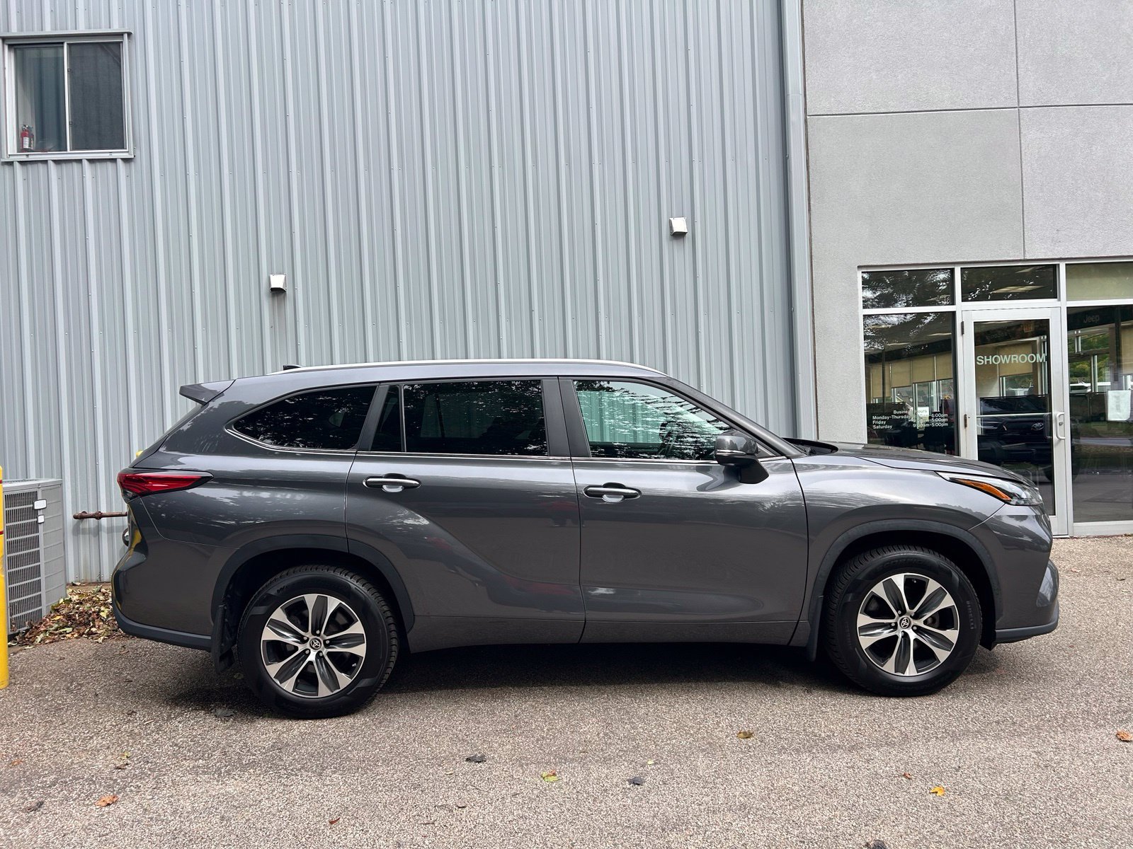 Used 2023 Toyota Highlander XLE SUV