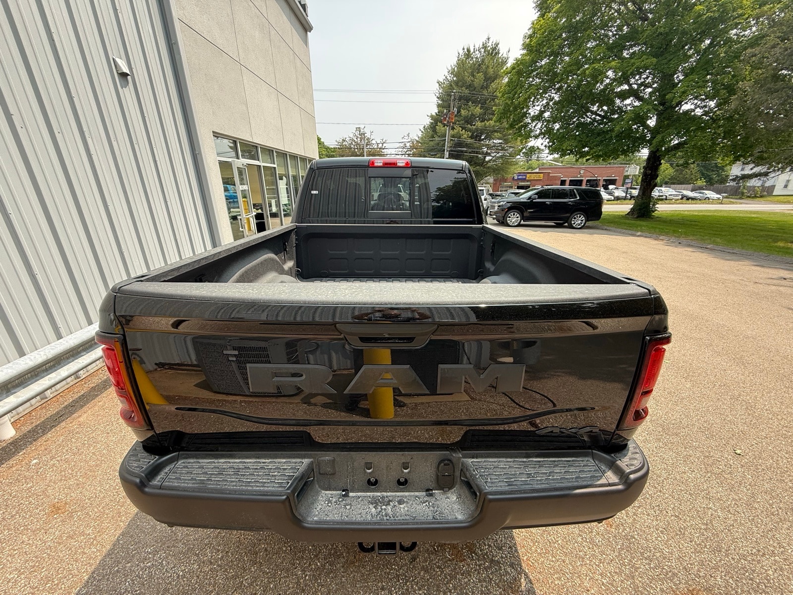 2025 Diamond Black Crystal Pearlcoat Ram 2500 TRADESMAN CREW CAB 4X4 6'4 BOX 4X4 Truck