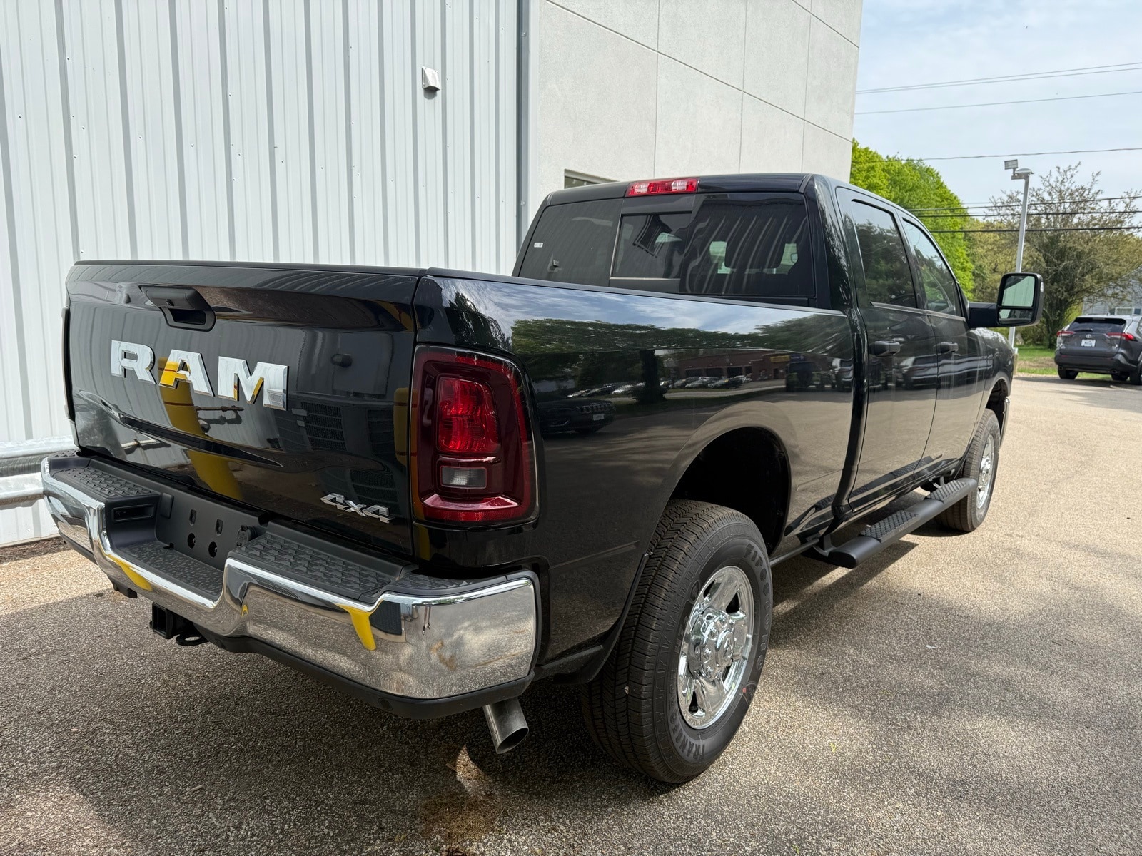 2025 Diamond Black Crystal Pearlcoat Ram 3500 TRADESMAN CREW CAB 4X4 6'4 BOX 4X4 Truck