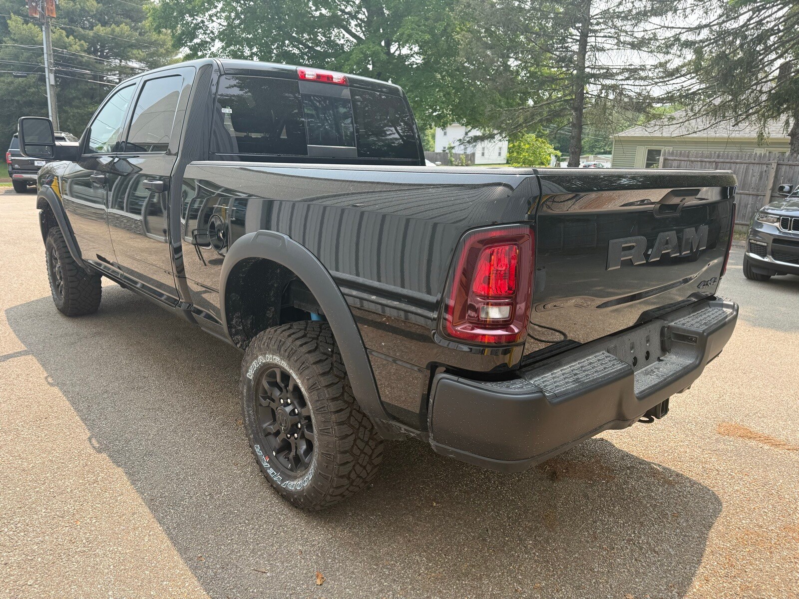 2025 Diamond Black Crystal Pearlcoat Ram 2500 TRADESMAN CREW CAB 4X4 6'4 BOX 4X4 Truck