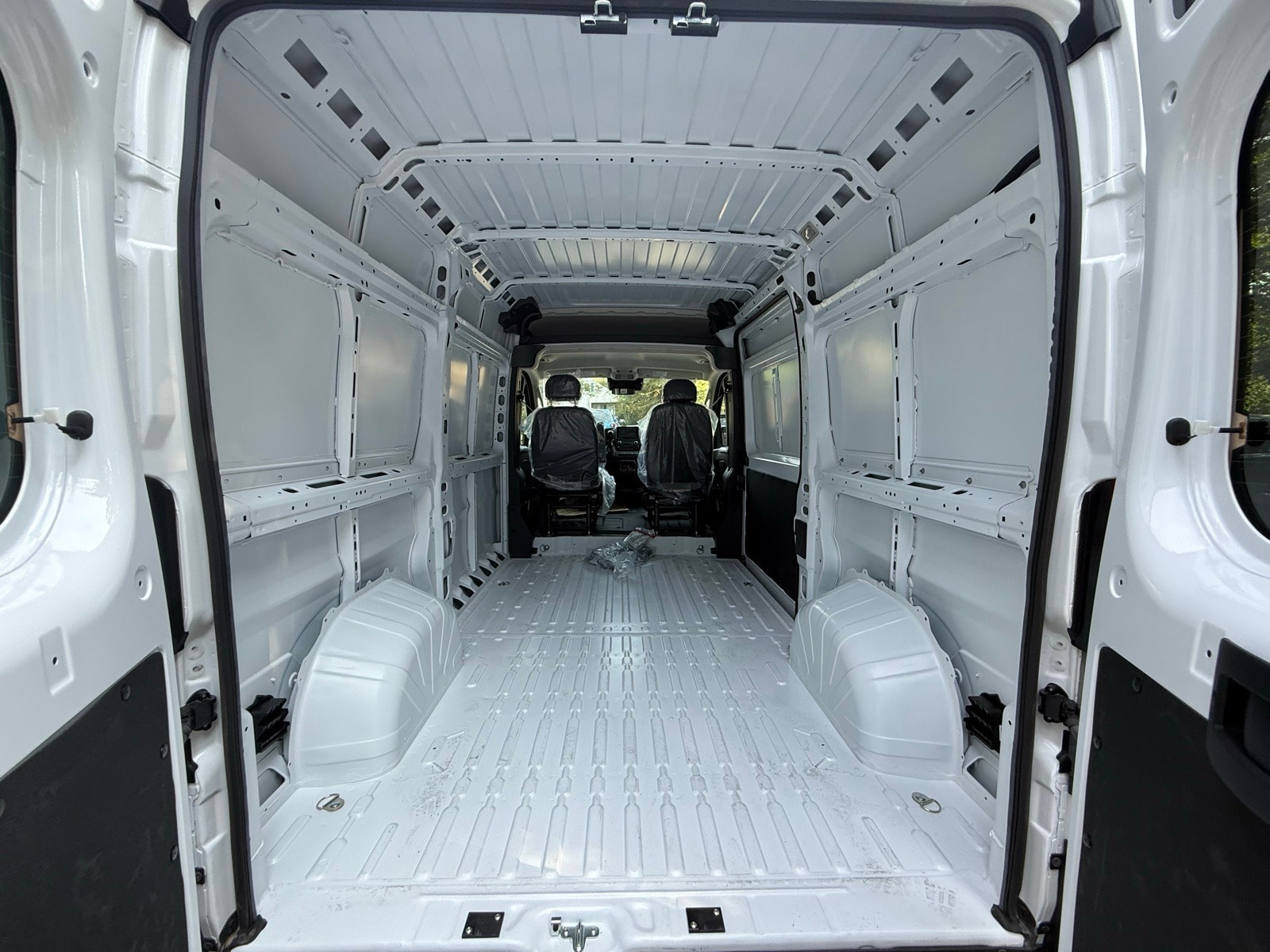 2025 Bright White Ram ProMaster Cargo Van PROMASTER 1500 TRADESMAN CARGO VAN HIGH ROOF 136' FWD Van