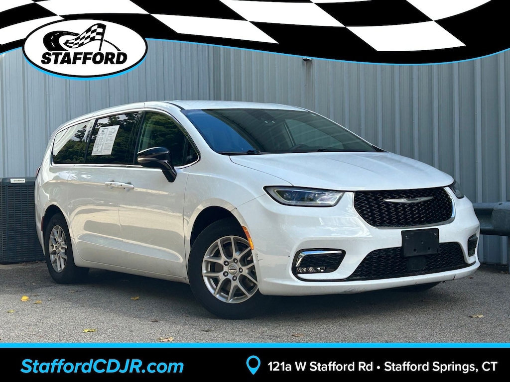 Used 2024 Chrysler Pacifica Touring L Minivan/Van