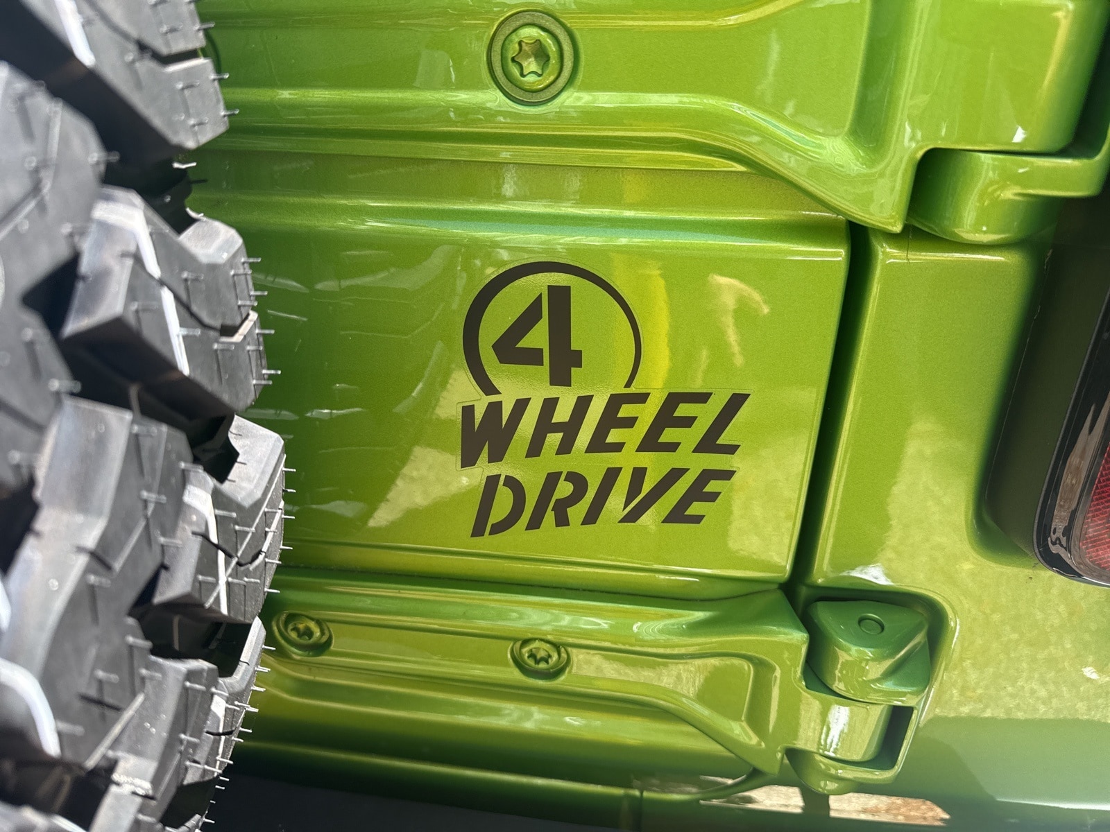 2025 Mojito Jeep Wrangler 4-DOOR WILLYS 4X4 SUV
