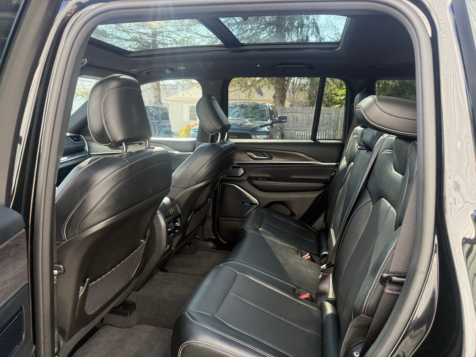 2022 Jeep Grand Cherokee Overland - Photo 11