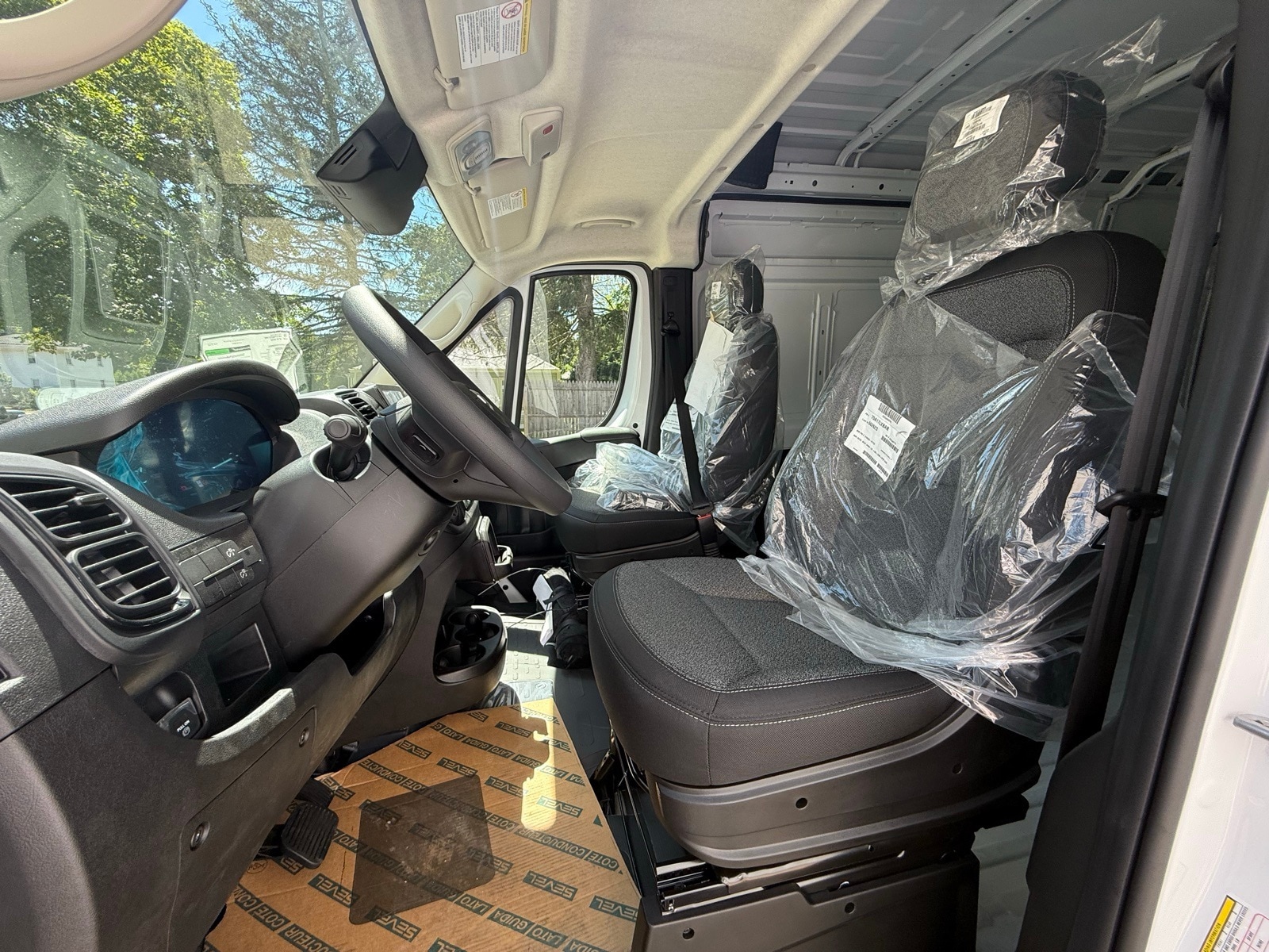 2025 Bright White Ram ProMaster Cargo Van PROMASTER 1500 TRADESMAN CARGO VAN HIGH ROOF 136' FWD Van