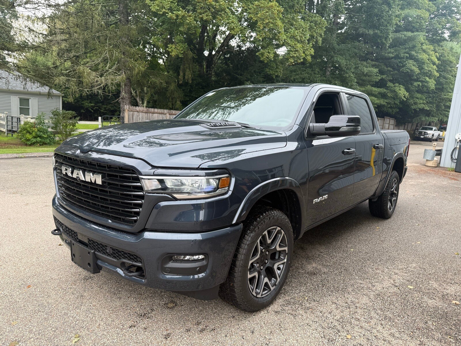 2025 Ram 1500 Laramie photo 3