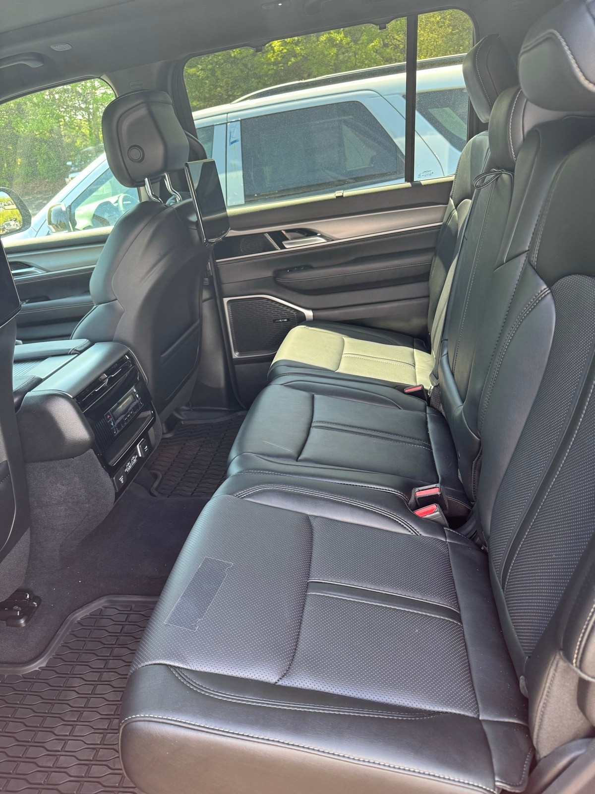 2025 River Rock Jeep Wagoneer CARBIDE 4X4 4X4 SUV
