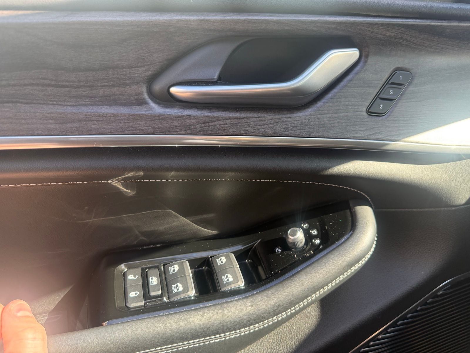 2022 Jeep Grand Cherokee Overland - Photo 18