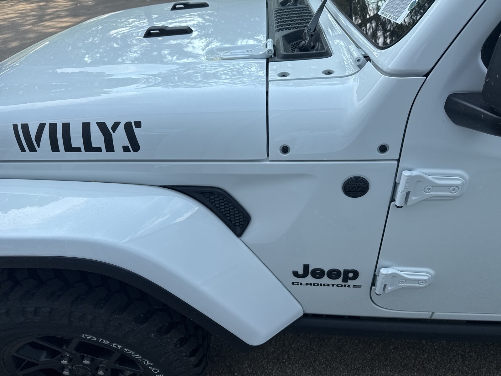 2025 Bright White Jeep Gladiator WILLYS 4X4 4X4 Truck