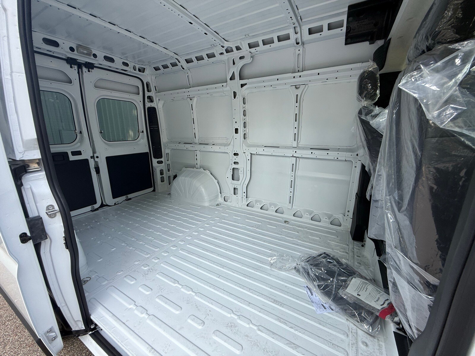 2025 Bright White Ram ProMaster Cargo Van PROMASTER 1500 TRADESMAN CARGO VAN HIGH ROOF 136' FWD Van