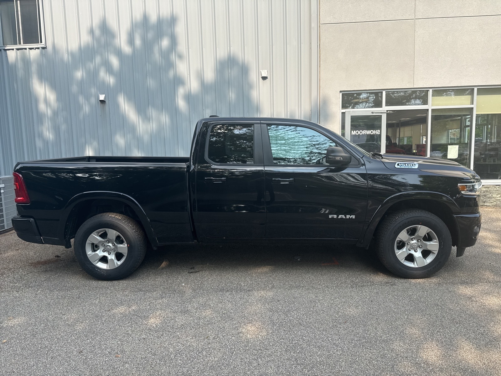 2025 Diamond Black Crystal Pearlcoat Ram 1500 BIG HORN QUAD CAB 4X4 6'4 BOX 4X4 Truck