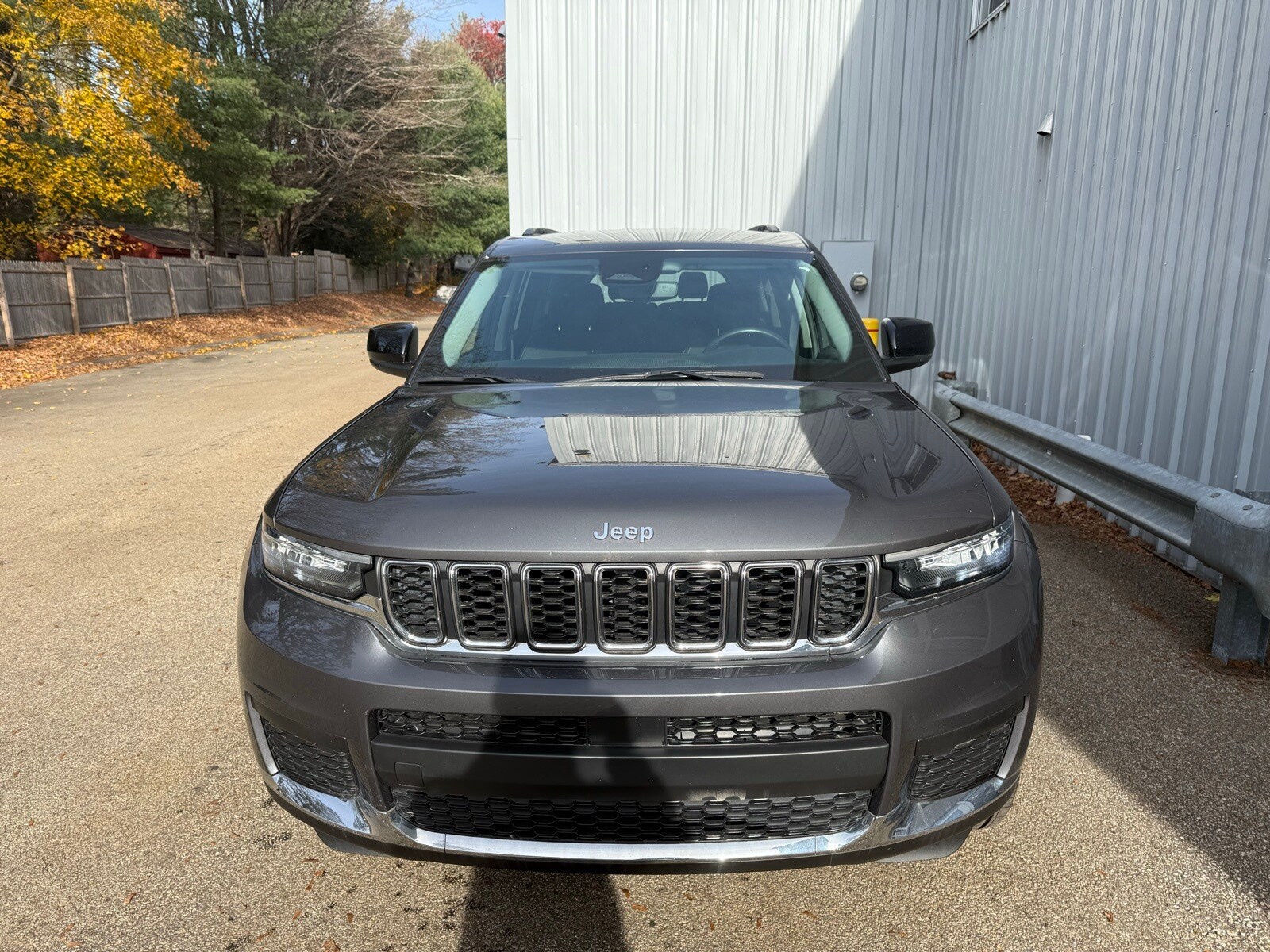 2022 Jeep Grand Cherokee Laredo photo 2