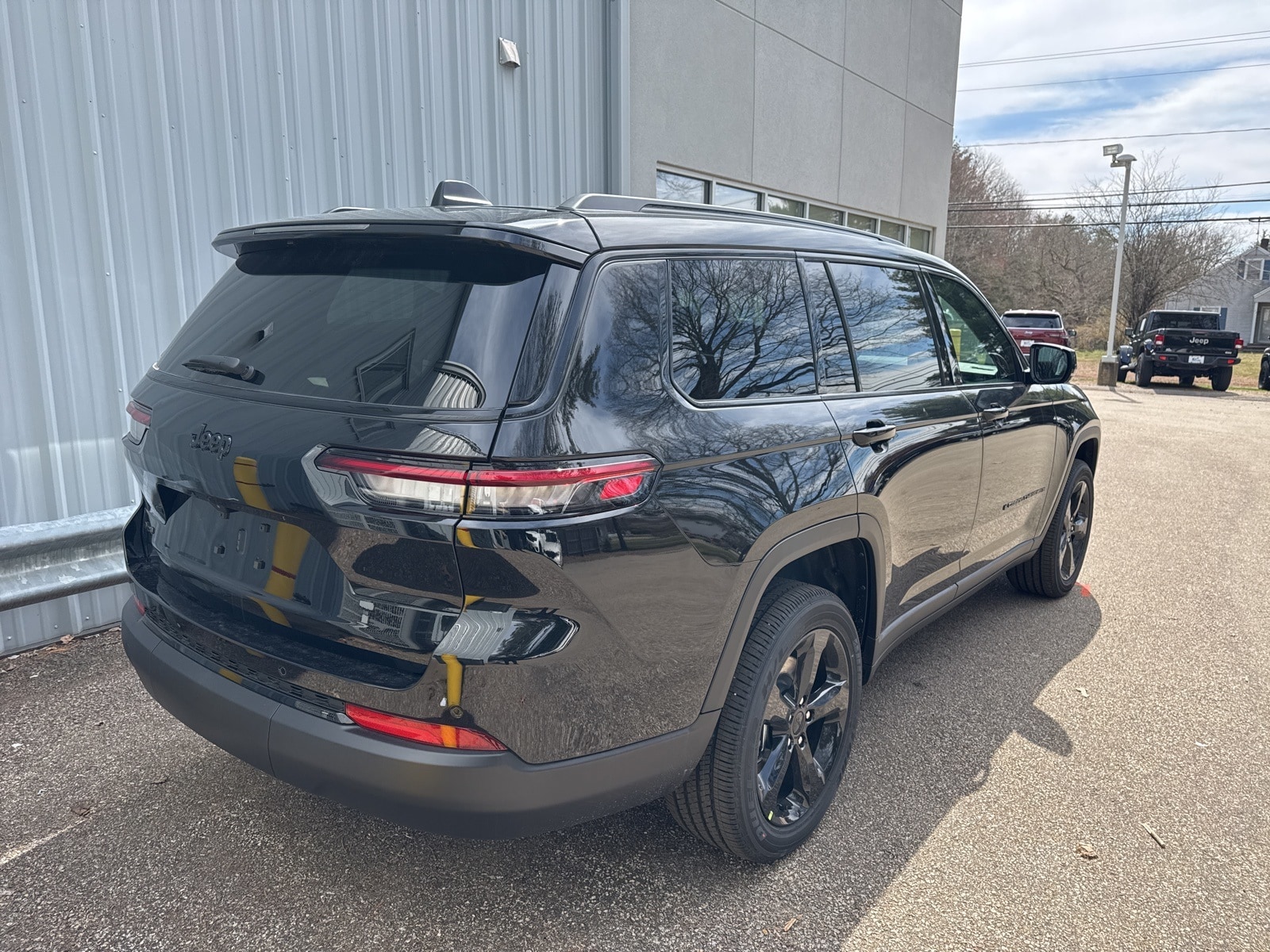 2025 Diamond Black Crystal Pearlcoat Jeep Grand Cherokee L ALTITUDE X 4X4 4X4 SUV