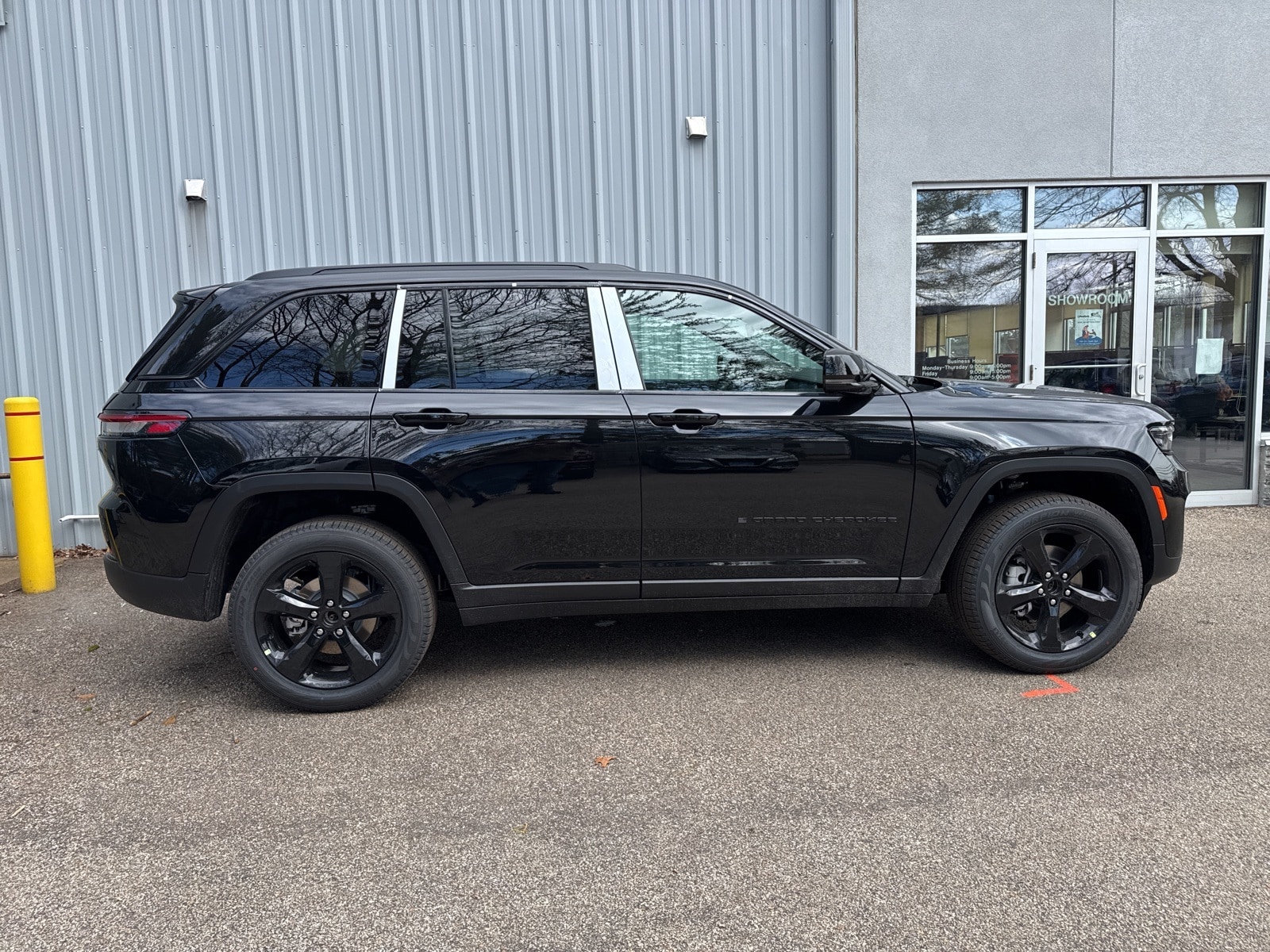 2025 Diamond Black Crystal Pearlcoat Jeep Grand Cherokee LIMITED 4X4 4X4 SUV