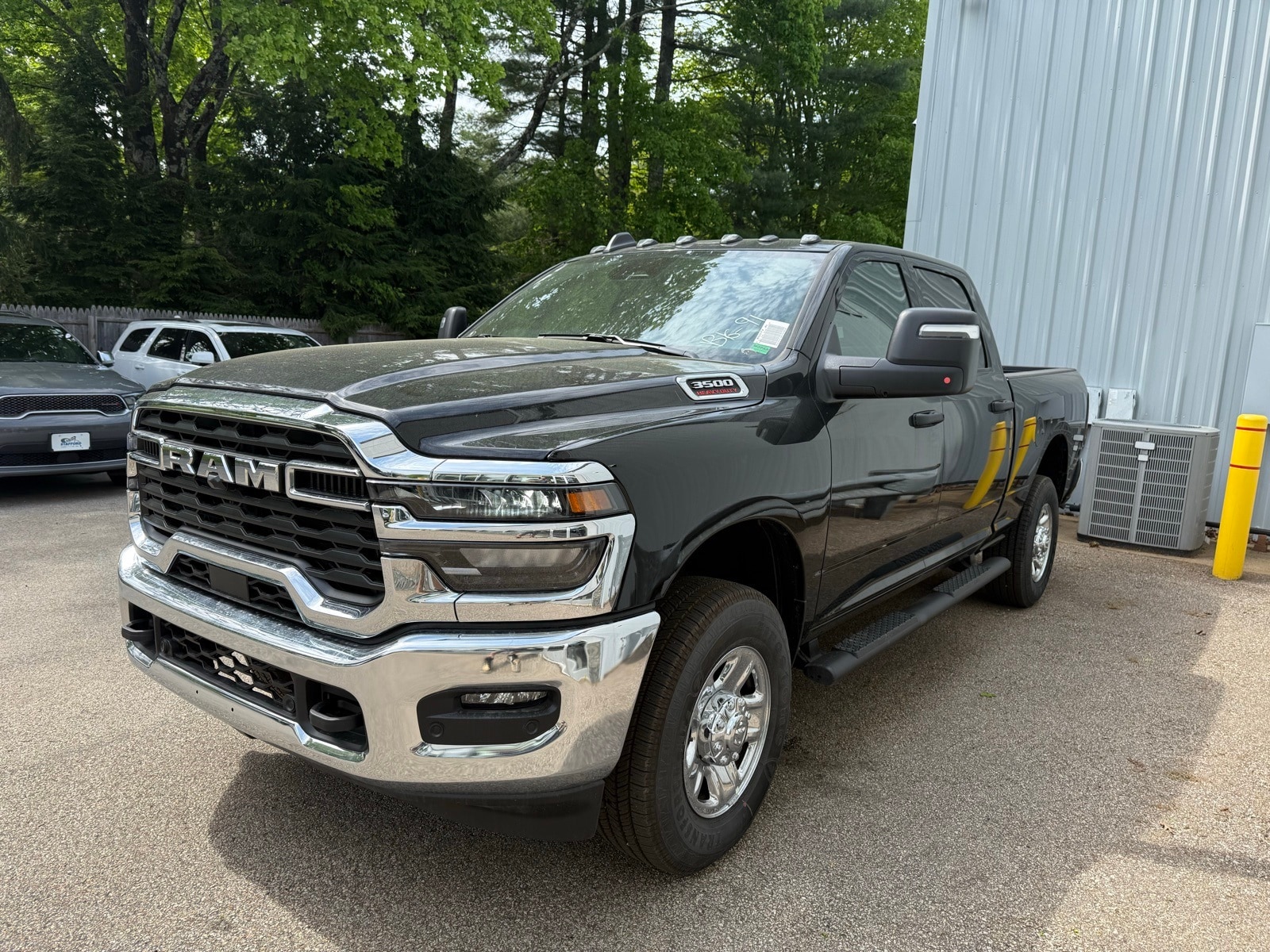 2025 Diamond Black Crystal Pearlcoat Ram 3500 TRADESMAN CREW CAB 4X4 6'4 BOX 4X4 Truck