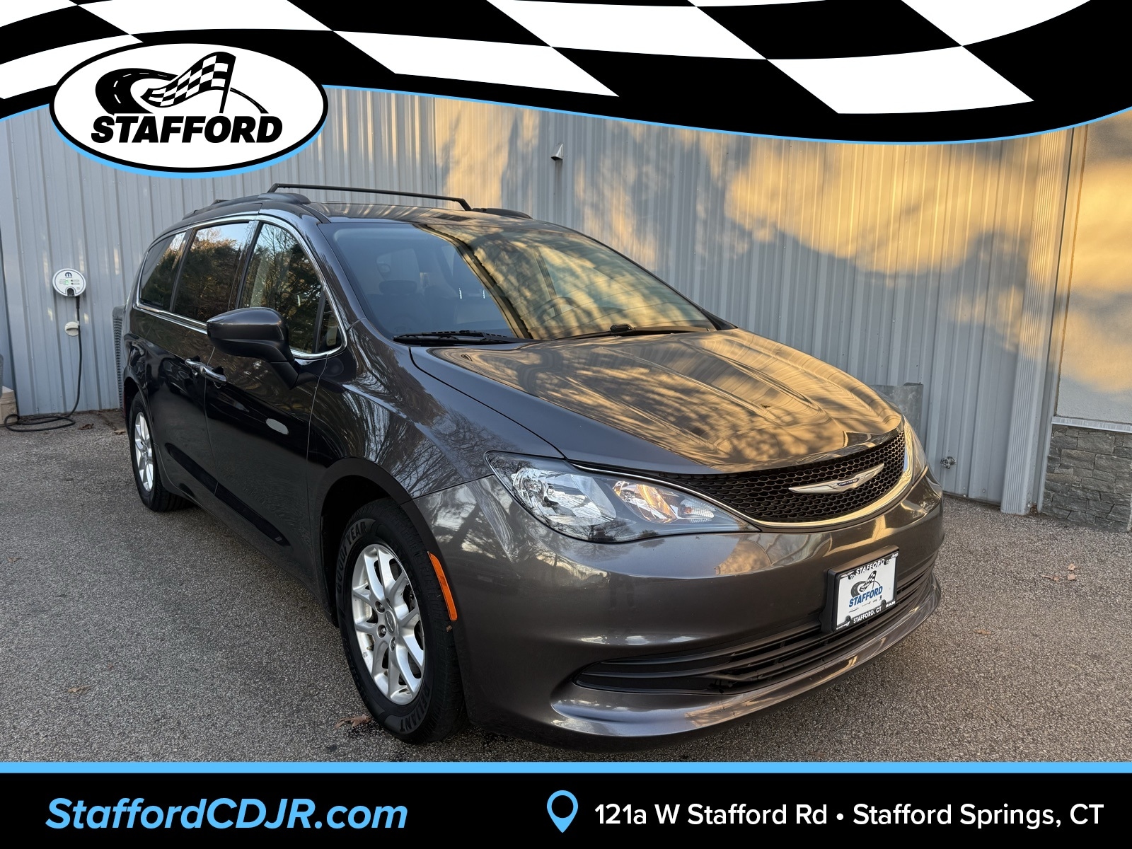 2020 Chrysler Voyager's photo