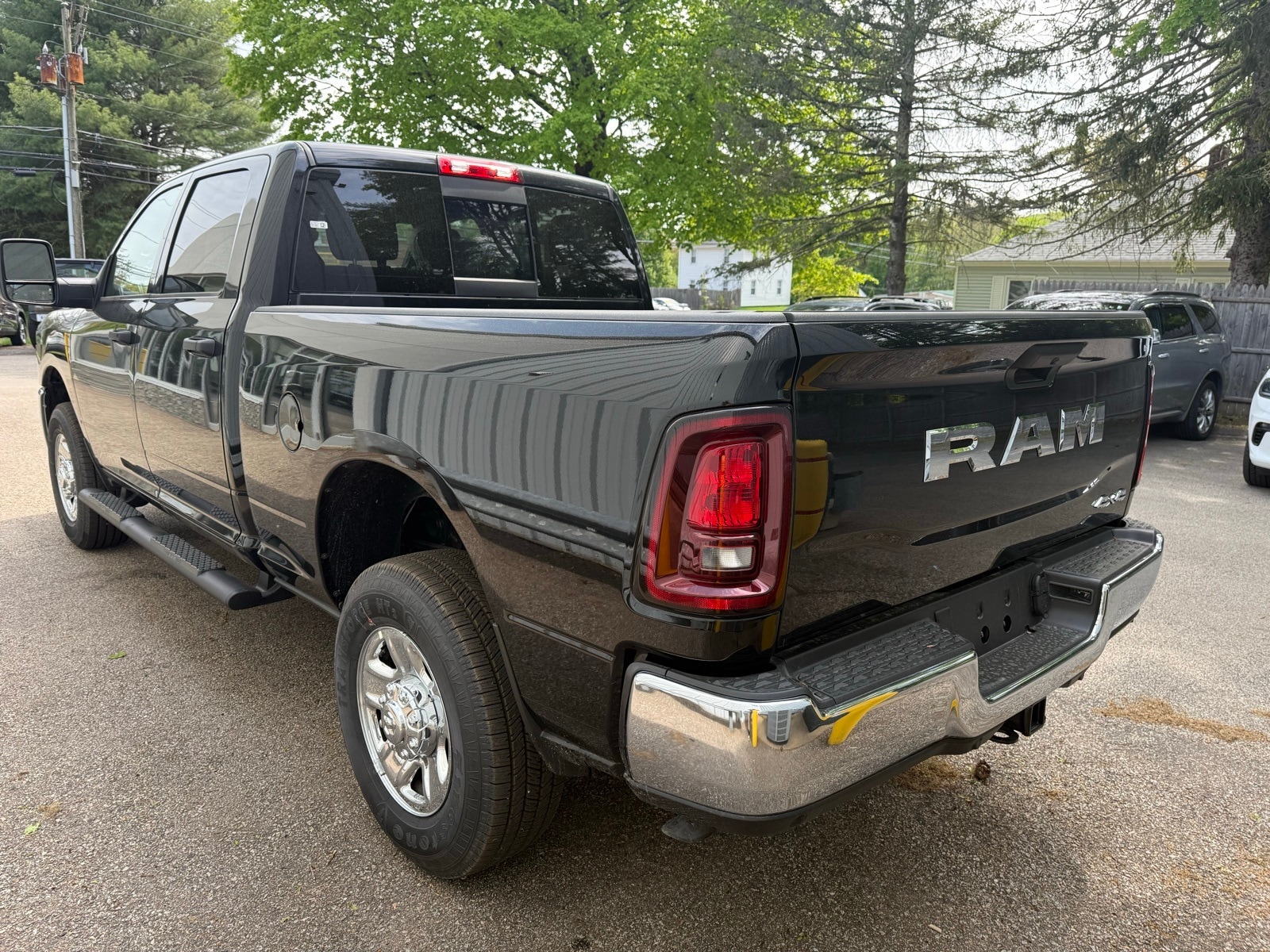 2025 Diamond Black Crystal Pearlcoat Ram 3500 TRADESMAN CREW CAB 4X4 6'4 BOX 4X4 Truck