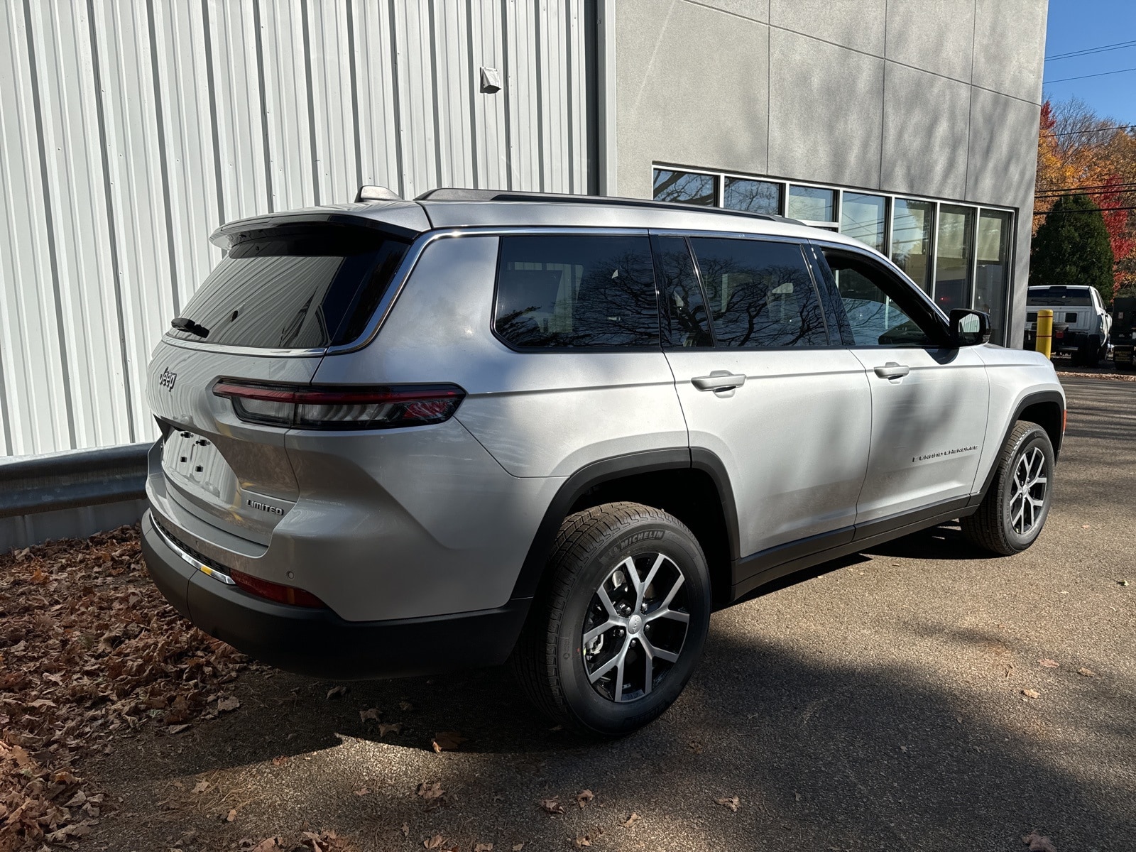 2025 Silver Zynith Jeep Grand Cherokee L LIMITED 4X4 4X4 SUV