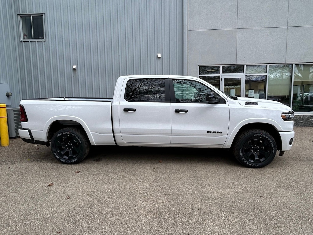 New 2026 Ram 1500 BIG HORN CREW CAB 4X4 6'4 BOX Pickup