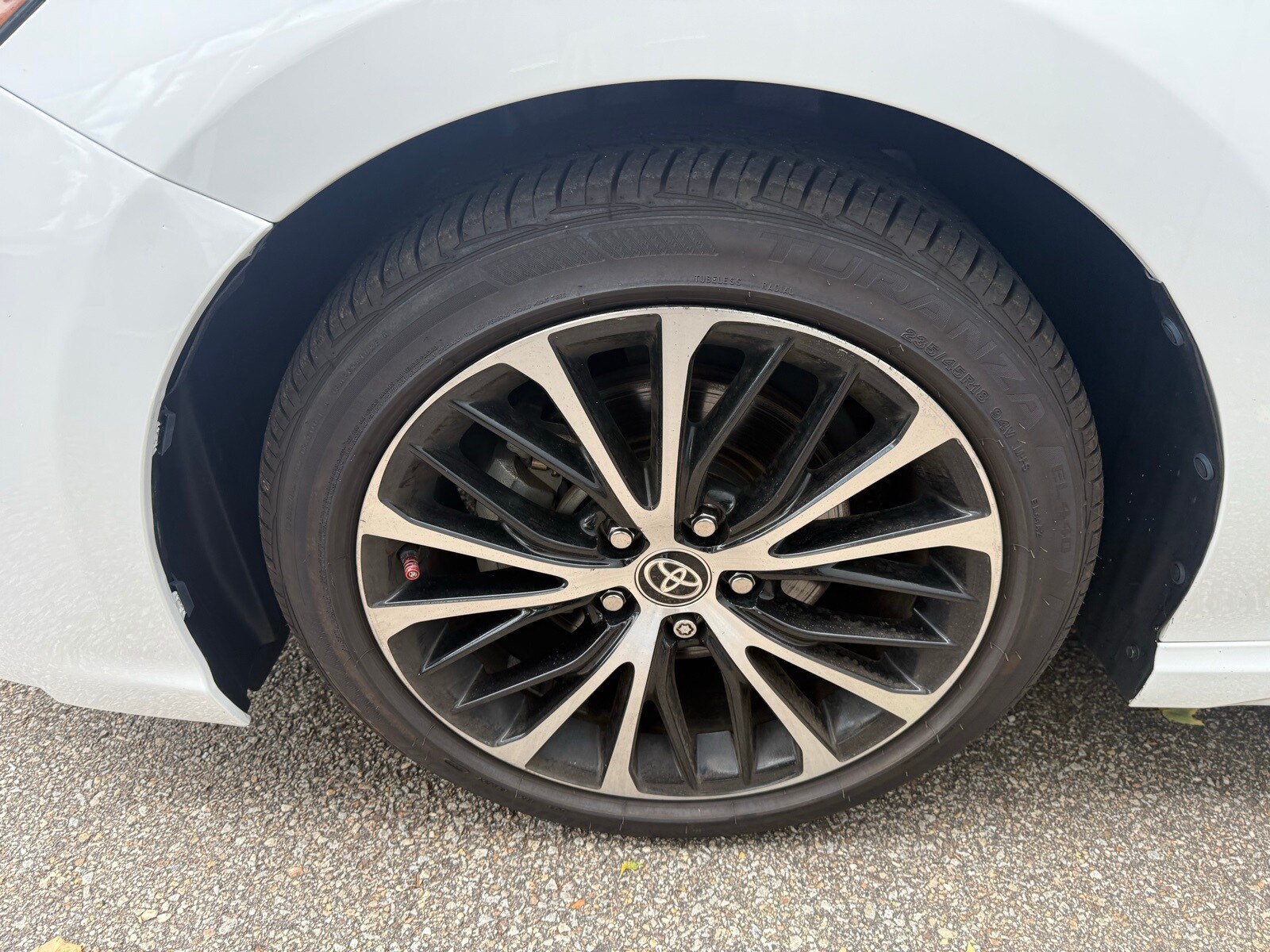 2020 Toyota Camry Hybrid SE photo 4