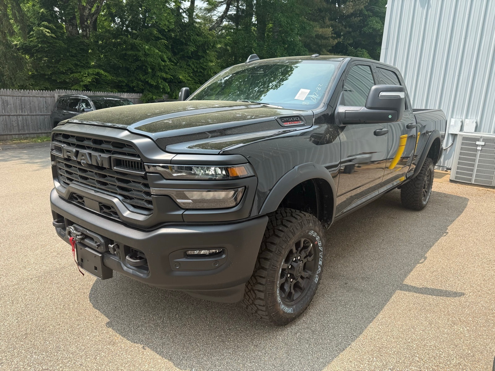 2025 Diamond Black Crystal Pearlcoat Ram 2500 TRADESMAN CREW CAB 4X4 6'4 BOX 4X4 Truck