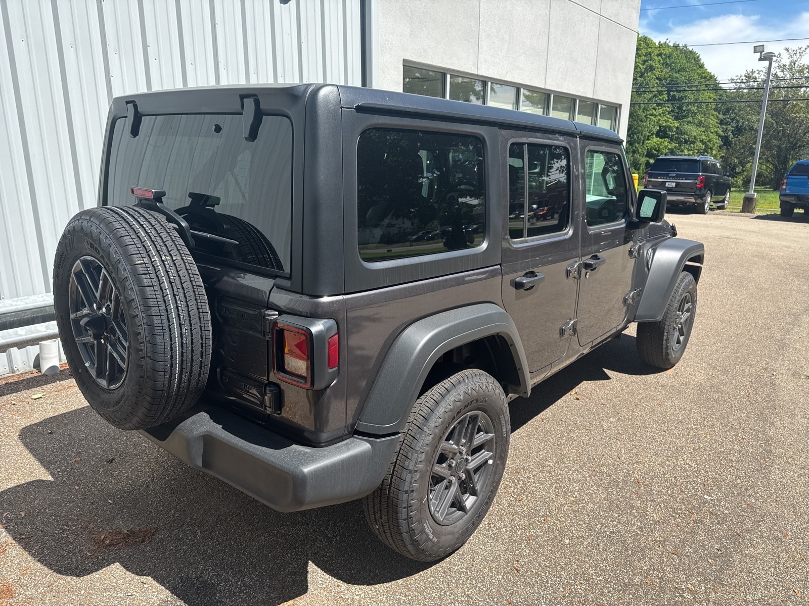 2025 Granite Crystal Jeep Wrangler 4-DOOR SPORT S 4X4 SUV