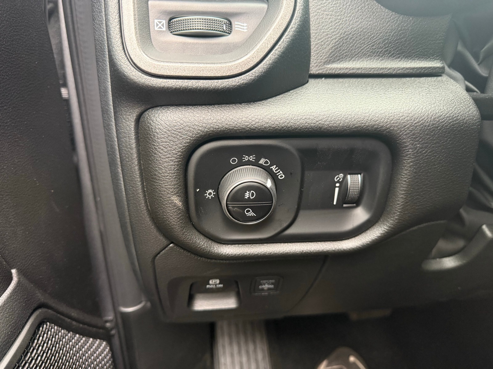 2025 Billet Silver Ram 1500 TRADESMAN CREW CAB 4X4 5'7 BOX 4X4 Truck
