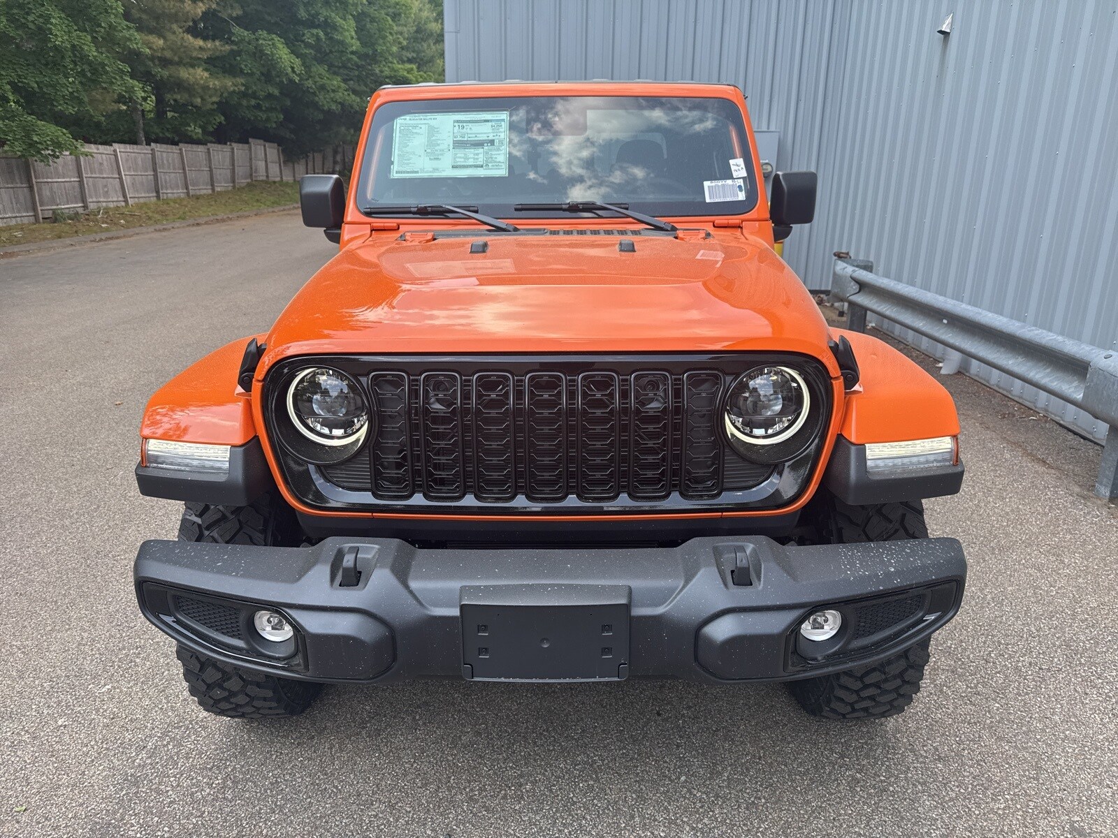 2025 Jeep Gladiator Willys photo 2