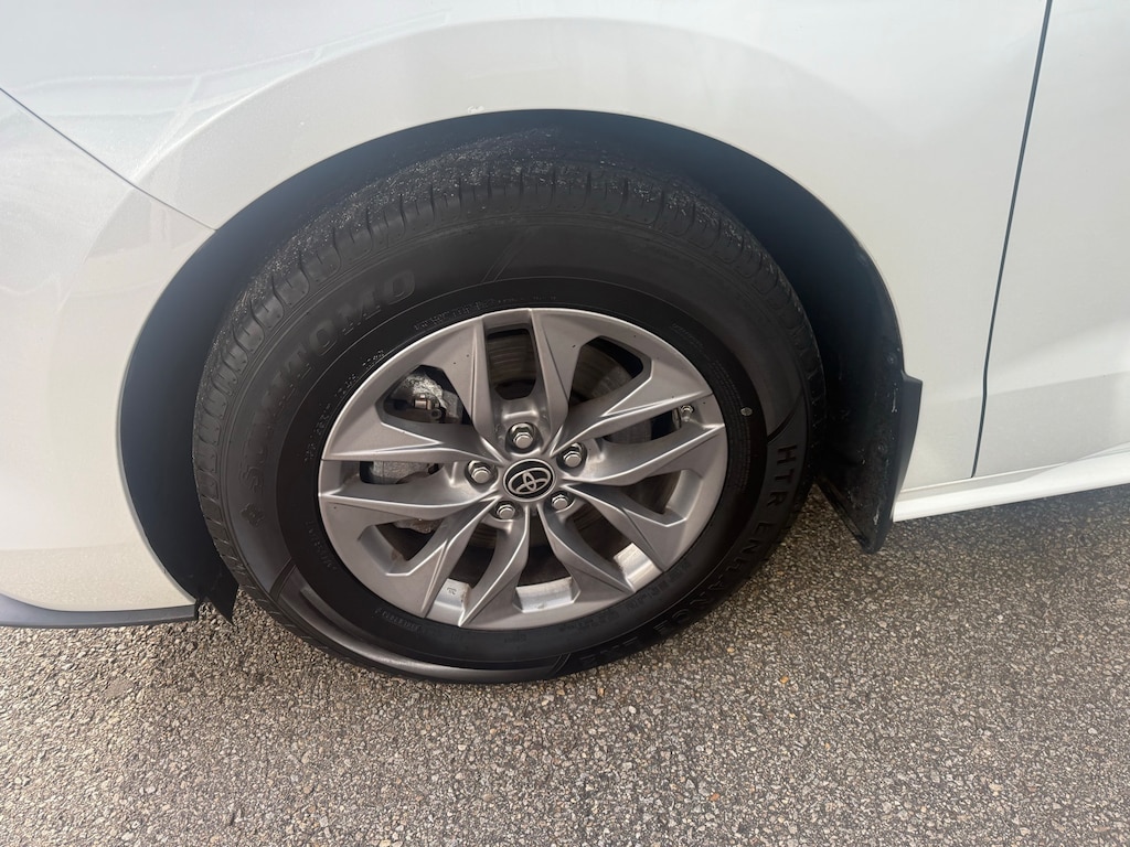 Used 2022 Toyota Sienna XLE Minivan/Van