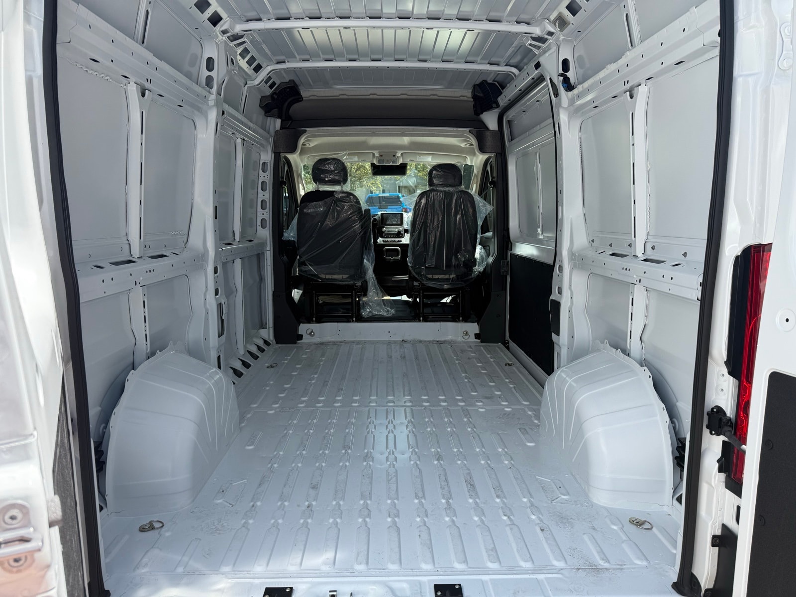 2025 Bright White Ram ProMaster Cargo Van PROMASTER 1500 TRADESMAN CARGO VAN HIGH ROOF 136' FWD Van