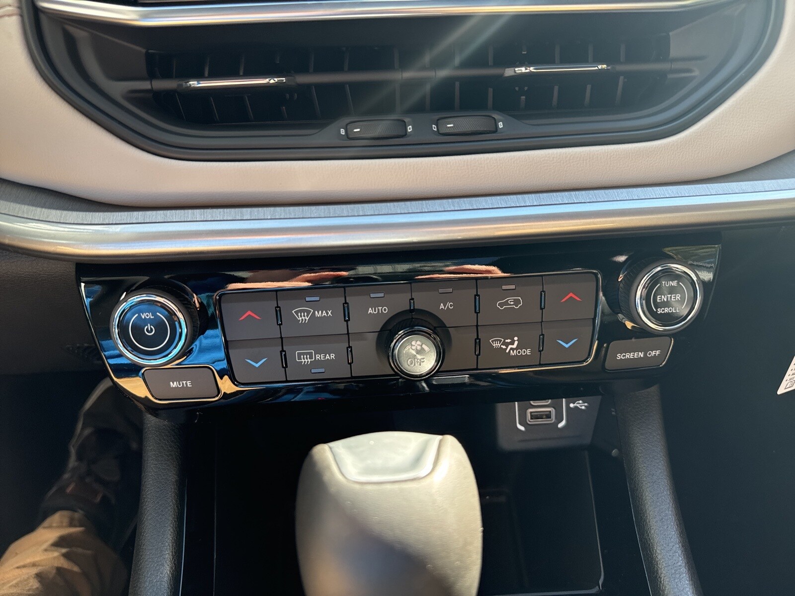 2025 Bright White Jeep Compass LIMITED 4X4 4X4 SUV