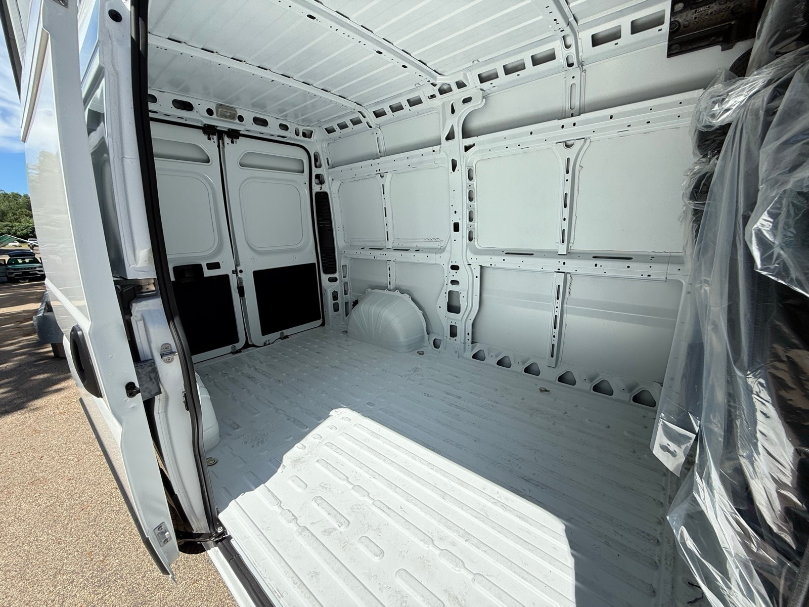 2025 Bright White Ram ProMaster Cargo Van PROMASTER 1500 TRADESMAN CARGO VAN HIGH ROOF 136' FWD Van