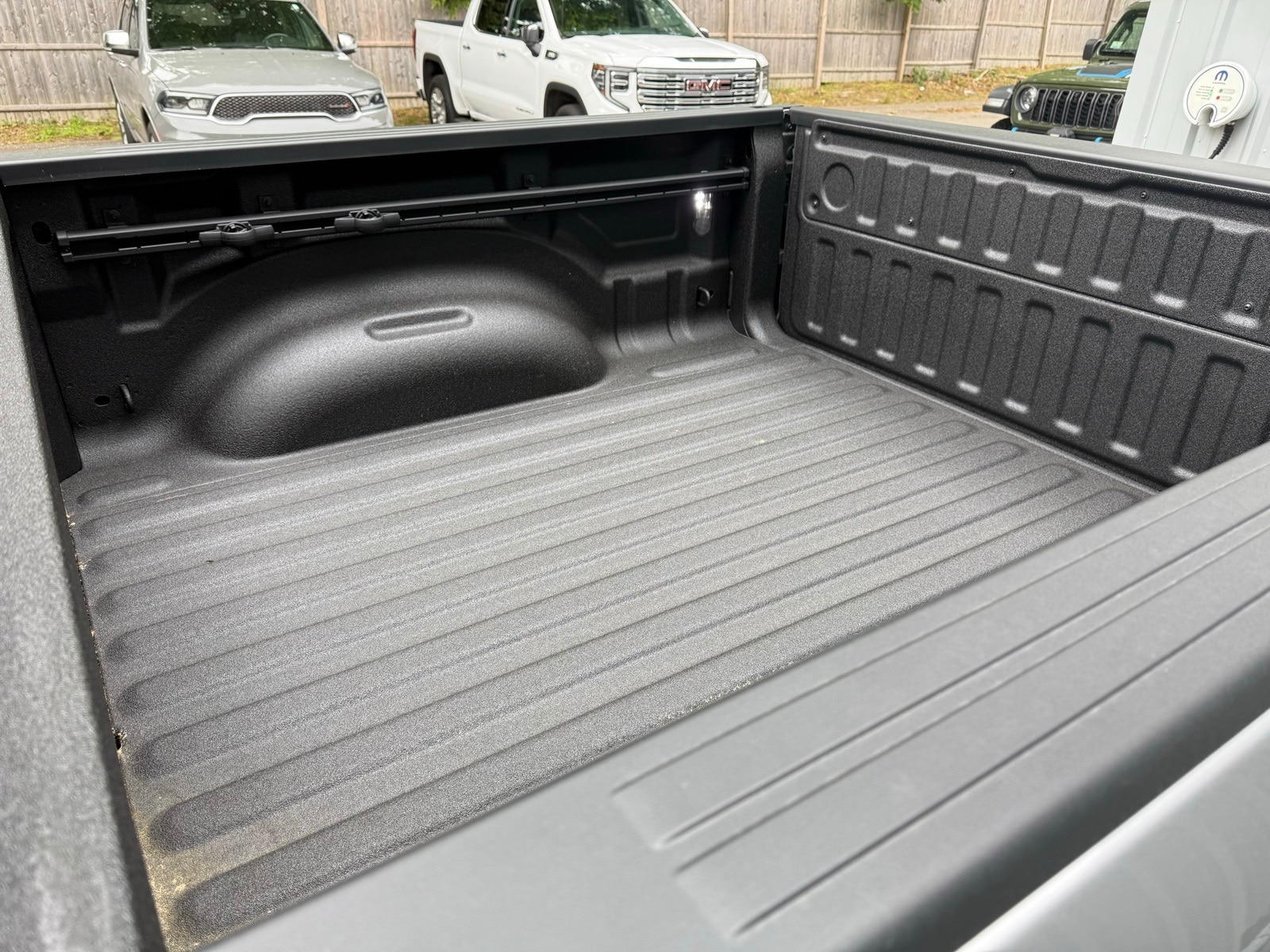 2025 Billet Silver Ram 1500 TRADESMAN CREW CAB 4X4 5'7 BOX 4X4 Truck