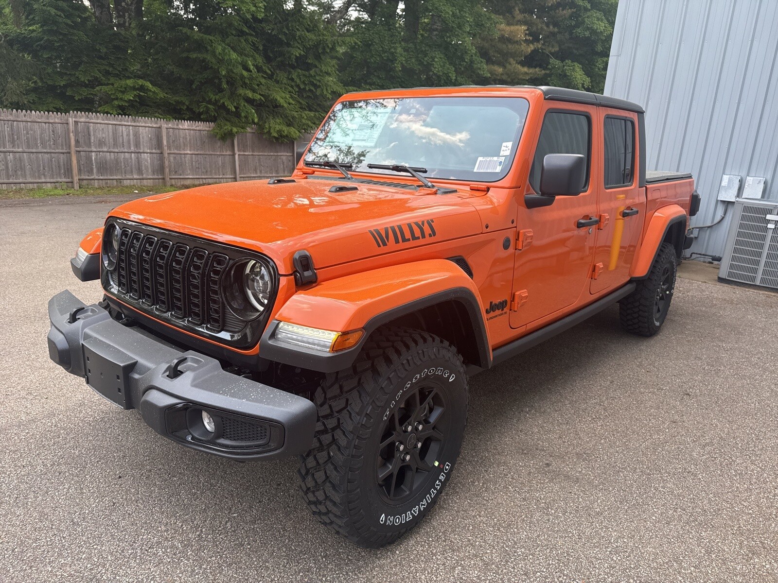 2025 Jeep Gladiator Willys photo 3