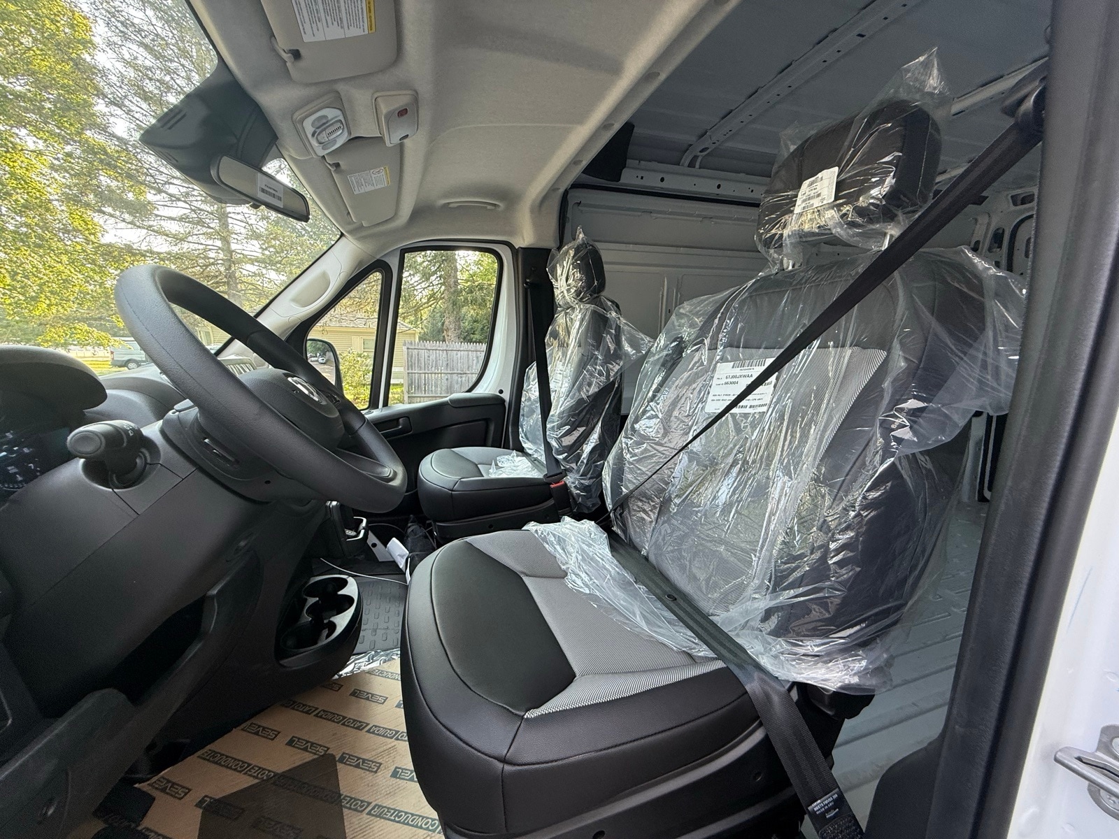 2025 Bright White Ram ProMaster Cargo Van PROMASTER 1500 TRADESMAN CARGO VAN HIGH ROOF 136' FWD Van