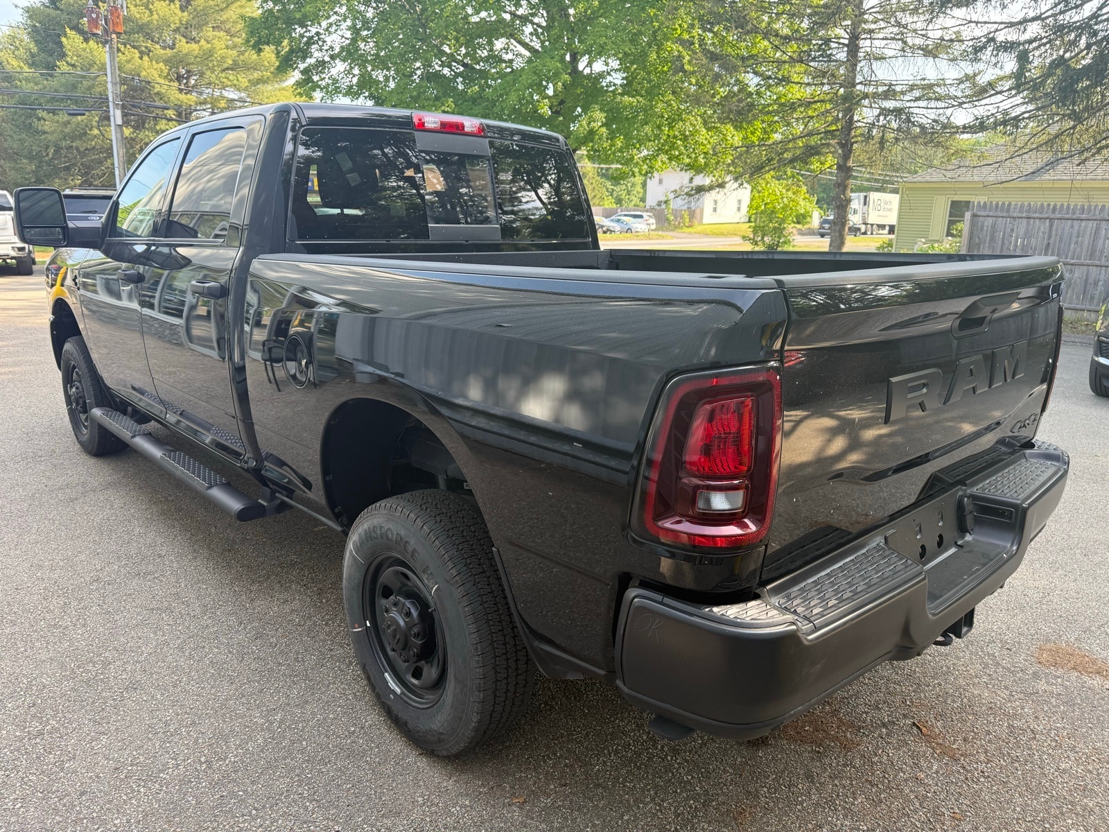 2025 Diamond Black Crystal Pearlcoat Ram 2500 TRADESMAN CREW CAB 4X4 6'4 BOX 4X4 Truck