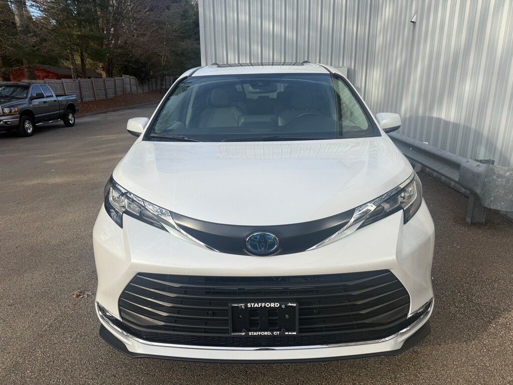 Used 2022 Toyota Sienna XLE Minivan/Van