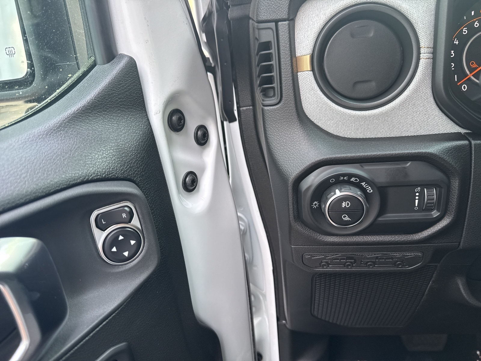 2025 Bright White Jeep Gladiator WILLYS 4X4 4X4 Truck