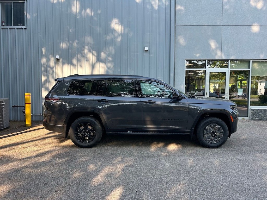 New 2026 Jeep Grand Cherokee L LAREDO ALTITUDE 4X4 Sport Utility