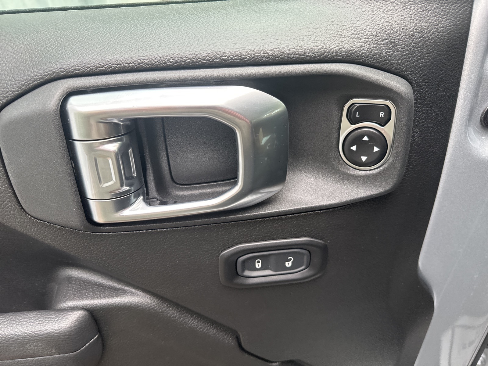2024 Silver Zynith Jeep Wrangler 4xe 4-DOOR RUBICON 4X4 SUV