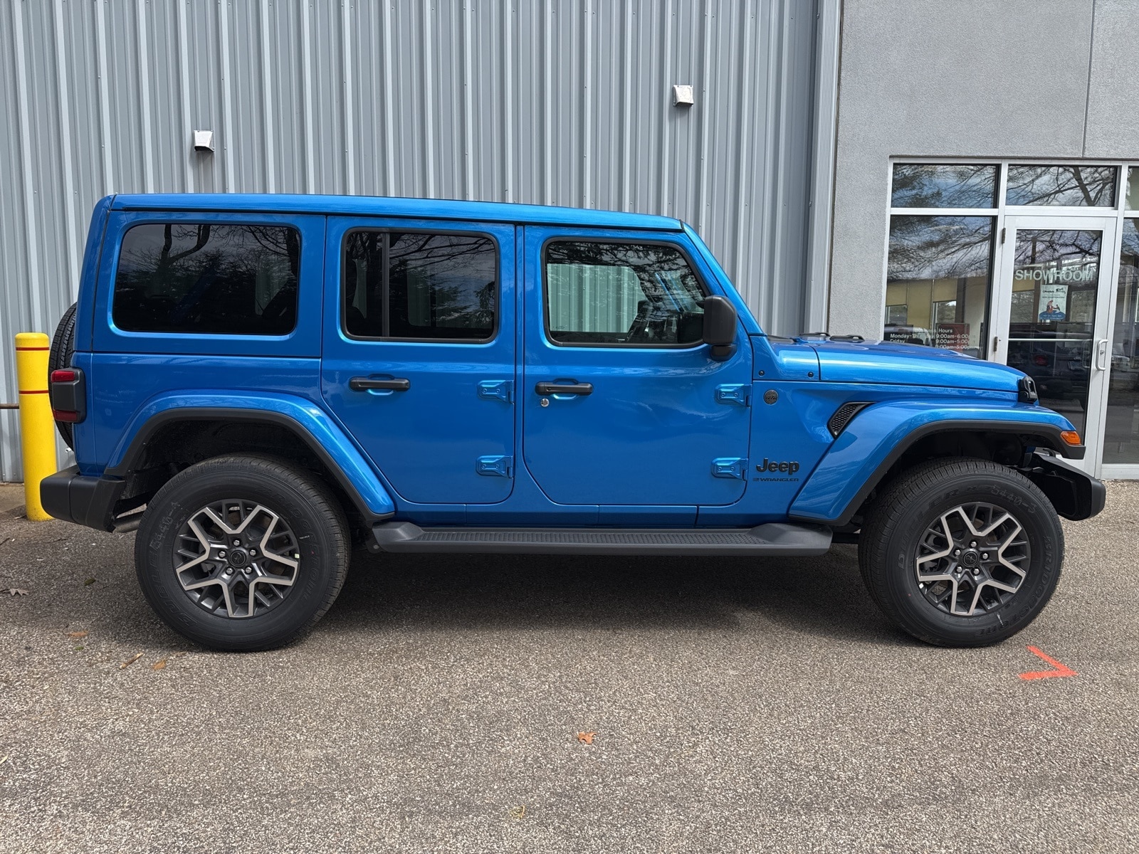 2025 Hydro Blue Pearlcoat Jeep Wrangler 4-DOOR SAHARA 4X4 SUV