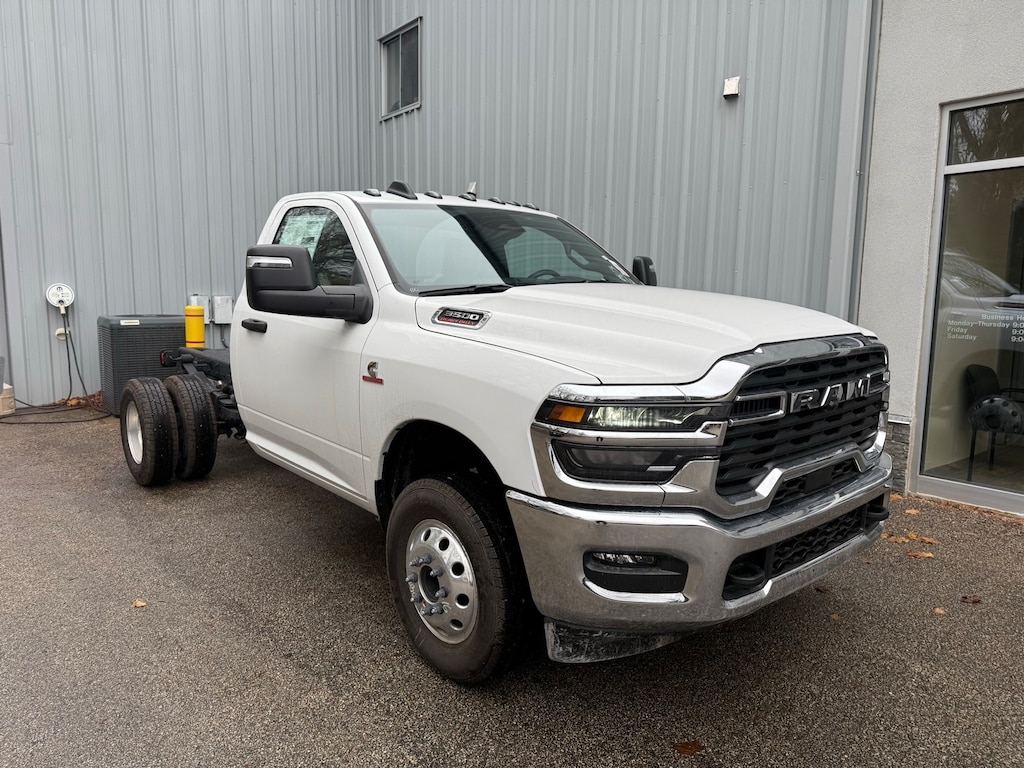 New 2026 Ram 3500 Chassis Cab TRADESMAN REGULAR 4X4 60' CA Pickup