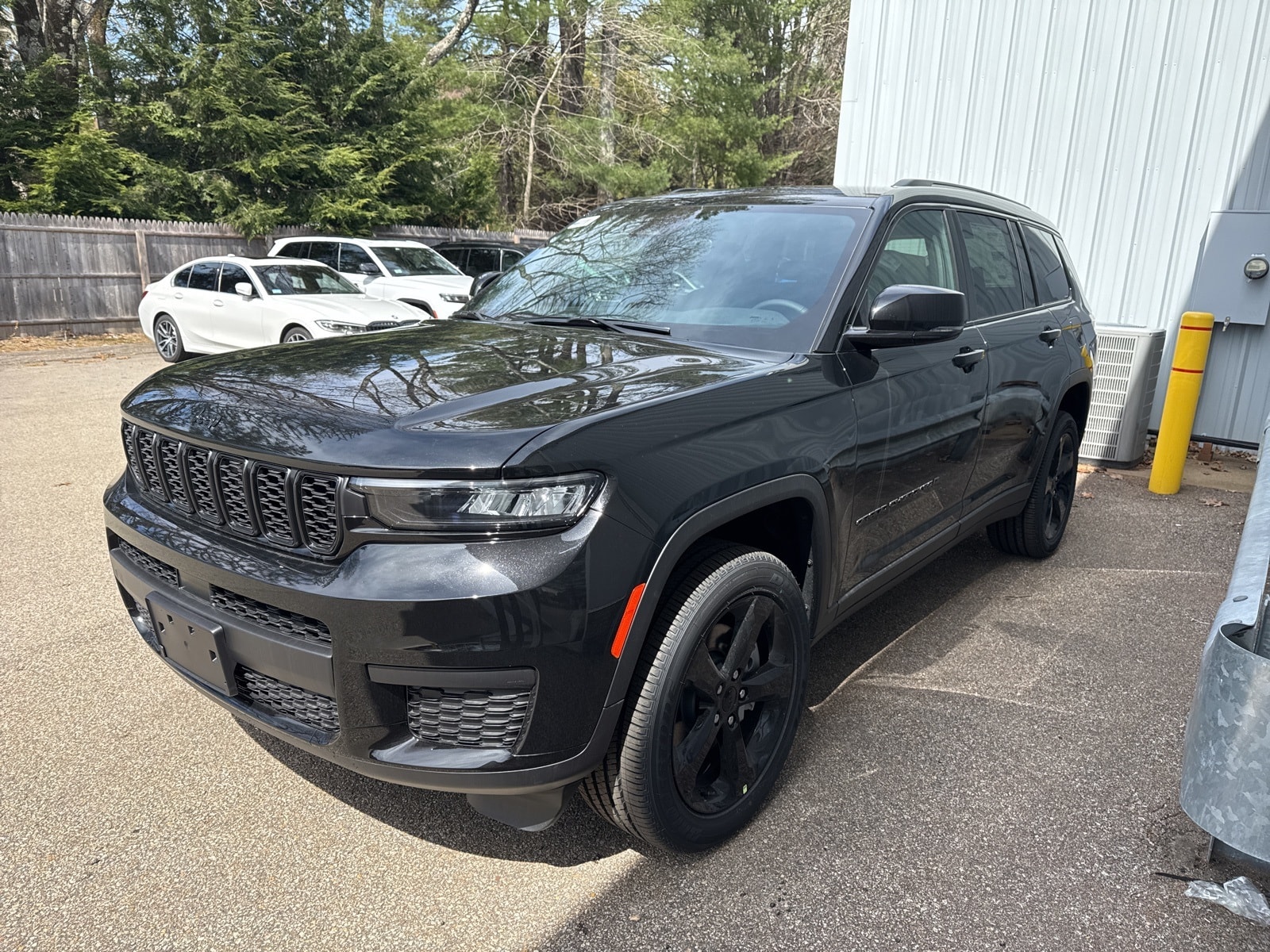 2025 Diamond Black Crystal Pearlcoat Jeep Grand Cherokee L ALTITUDE X 4X4 4X4 SUV