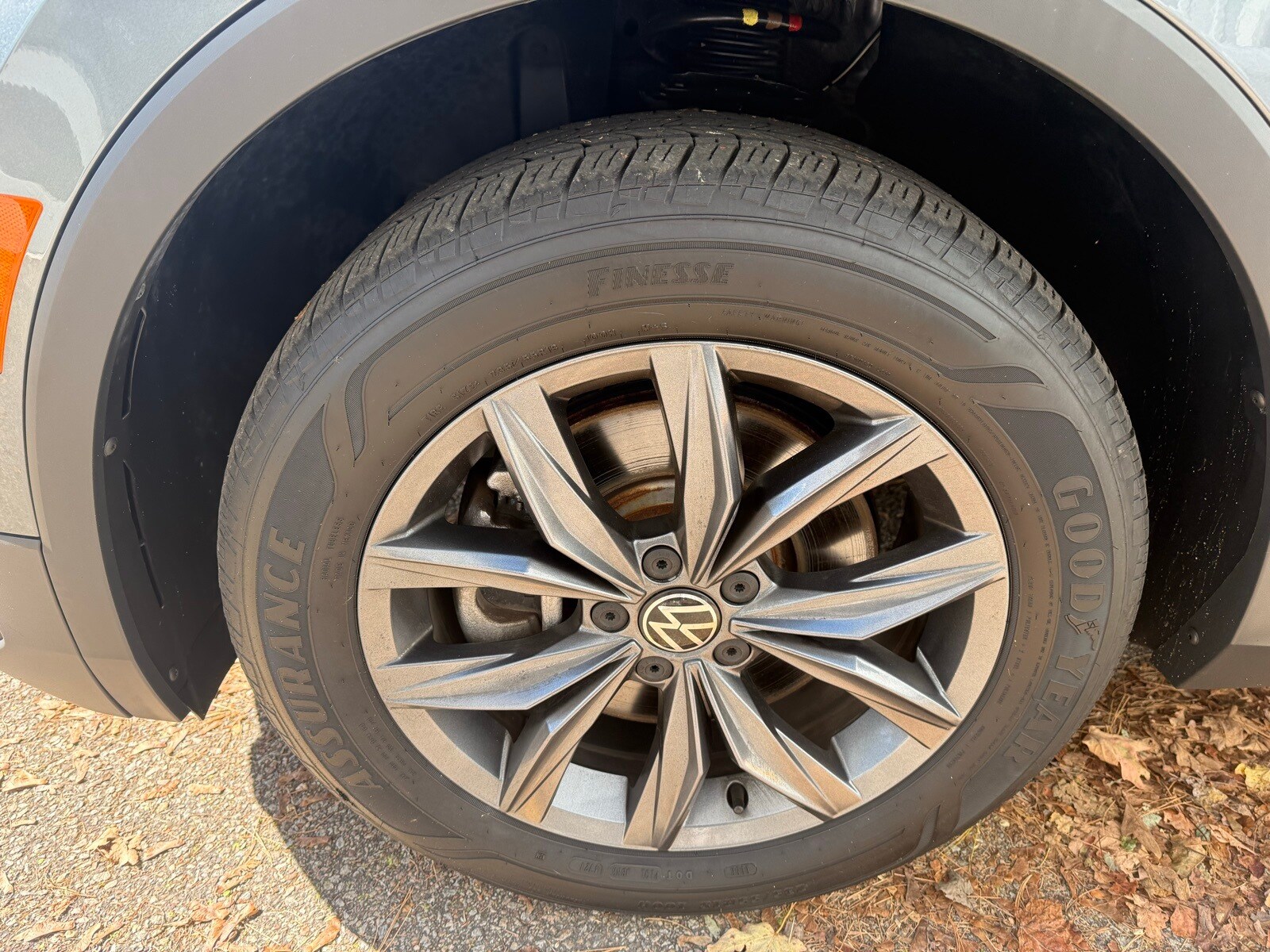 2022 Volkswagen Tiguan SE photo 4