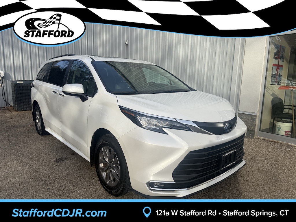 Used 2022 Toyota Sienna XLE Minivan/Van