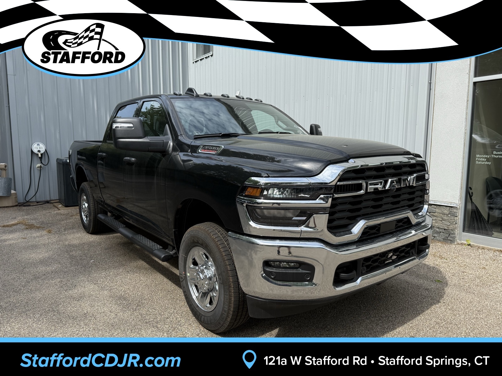 2025 Diamond Black Crystal Pearlcoat Ram 3500 TRADESMAN CREW CAB 4X4 6'4 BOX Truck