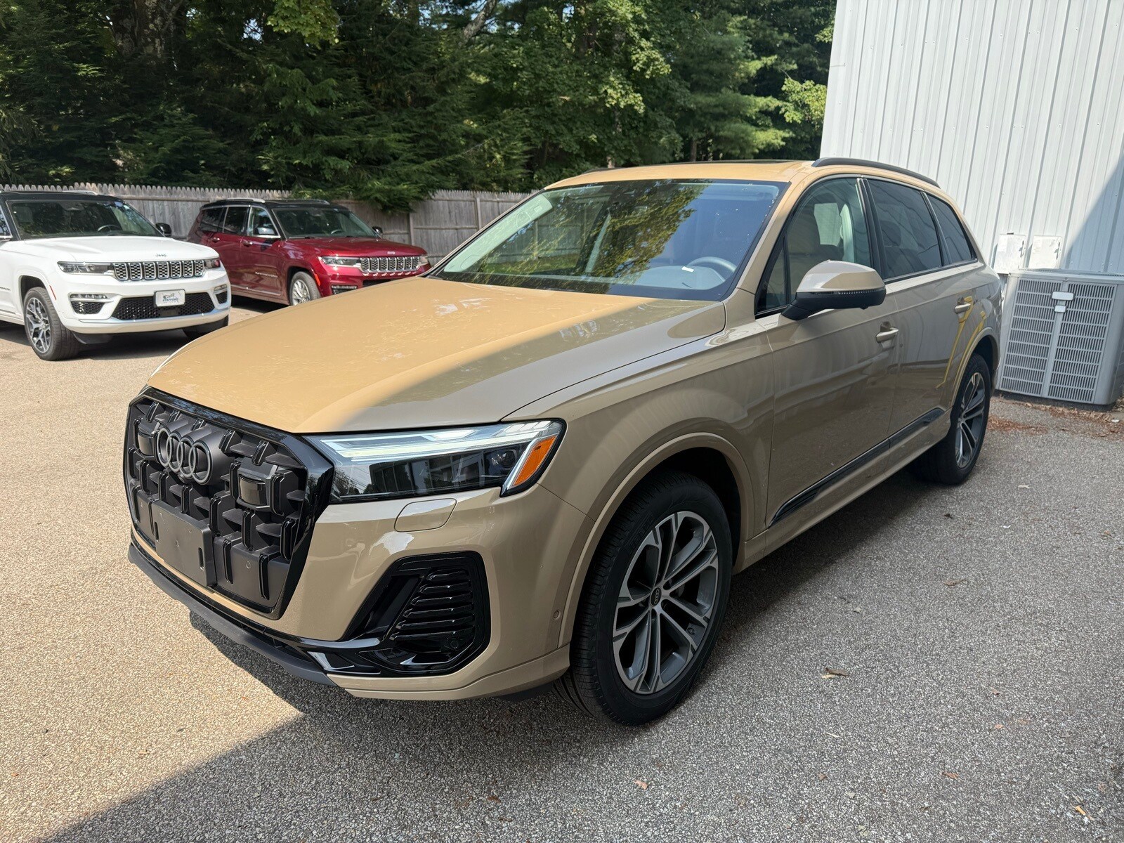 2025 Audi Q7 45 Premium Plus photo 2