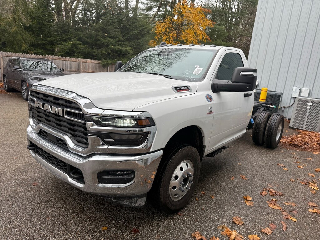 New 2026 Ram 3500 Chassis Cab 3500 TRADESMAN CHASSIS REGULAR CAB 4X4 60' CA Pickup