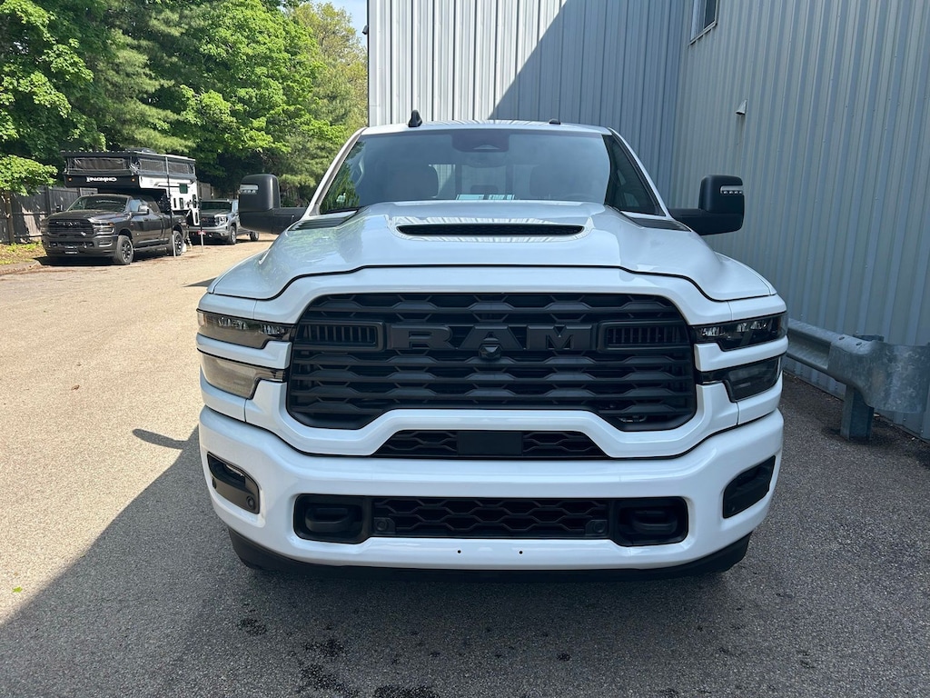 New 2026 Ram 2500 BLACK EXPRESS CREW CAB 4X4 6'4 BOX Pickup